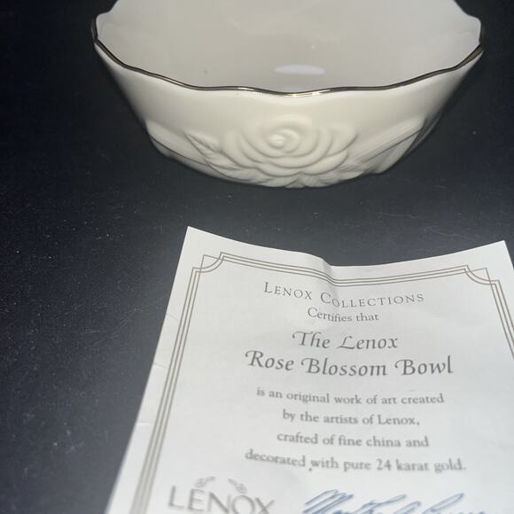 Lennox rose blossom bowl 24 K gold trim Edge 5 1/2” X 2” - Picture 8 of 8